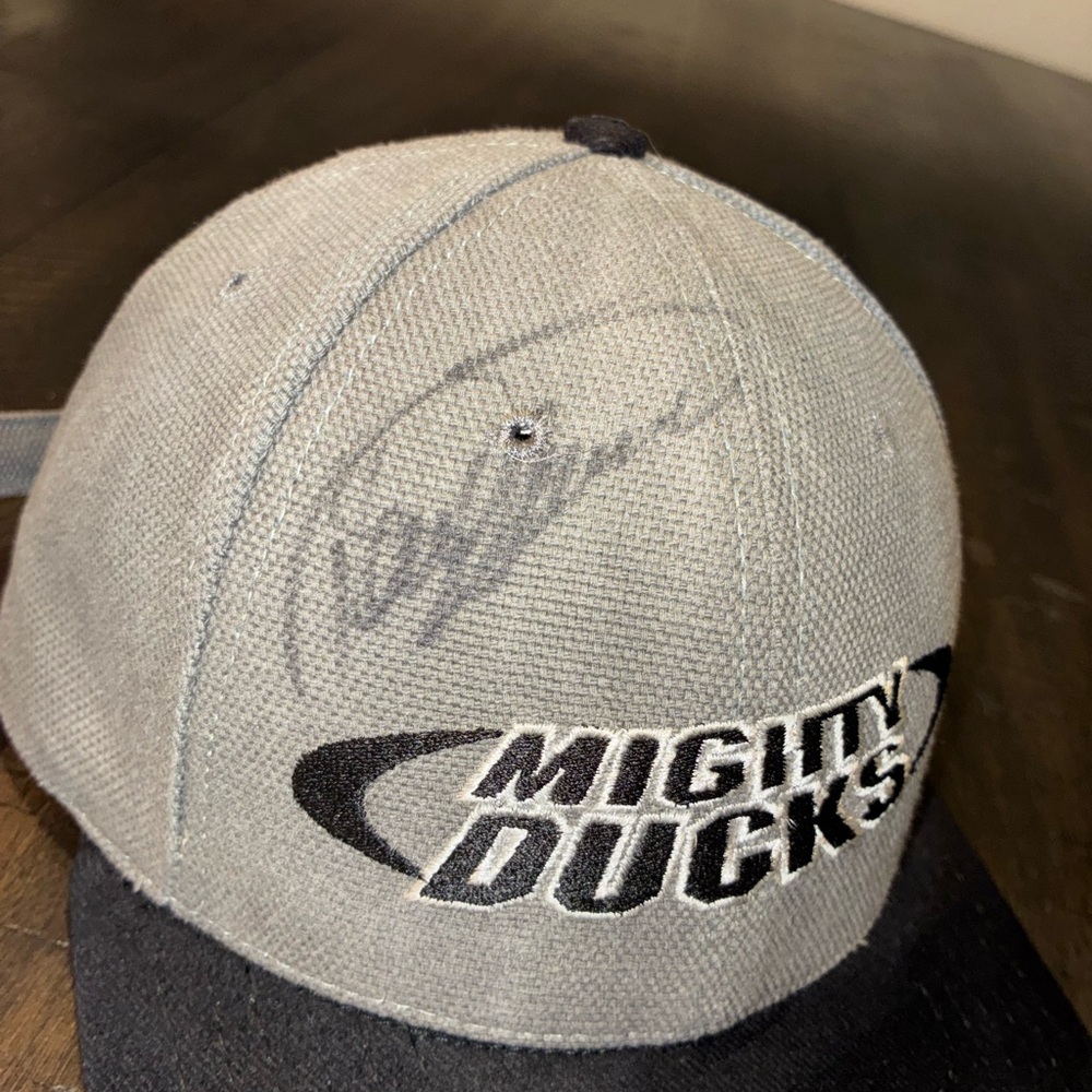 Teemu Selanne Signed Hat Mighty Ducks
Anaheim NHL Vintage Cap Autograph